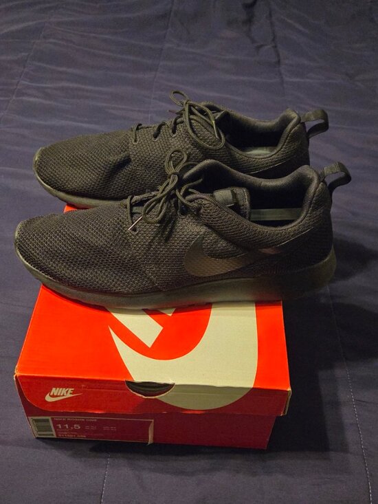 MENS SIZE 11.5 TRIPLE BLACK NIKE ROSHE RUN main image 8